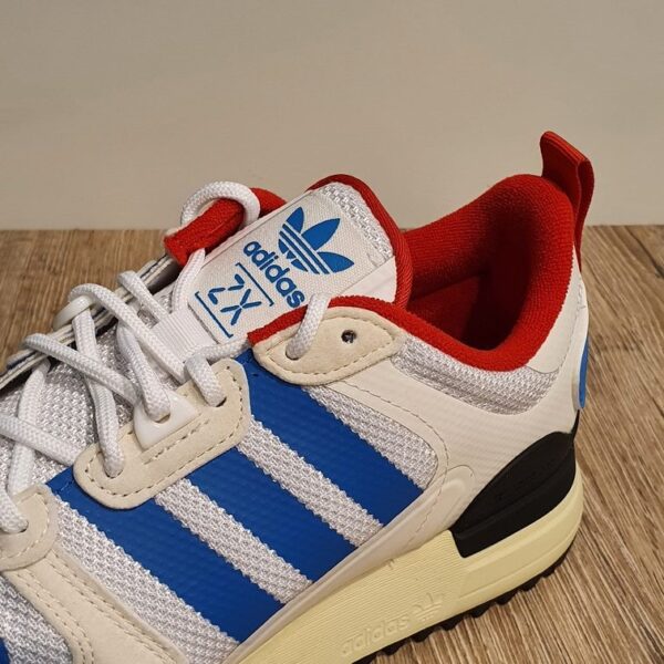chaussures pour junior adidas zx 700 hd blanc, rouge et bleu