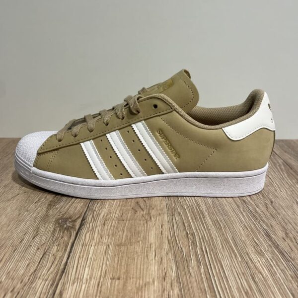 Chaussures pour homme adidas superstar beiton/white/gold