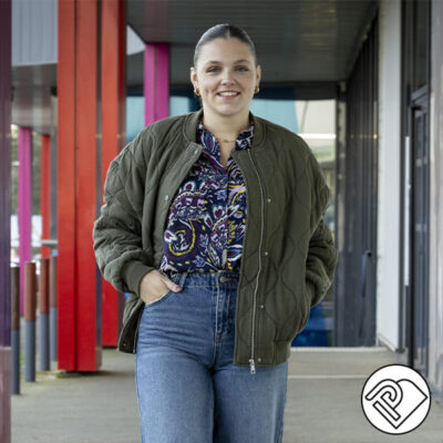 Veste matelassée, chemise et jean chez Promod à Châteaubriant