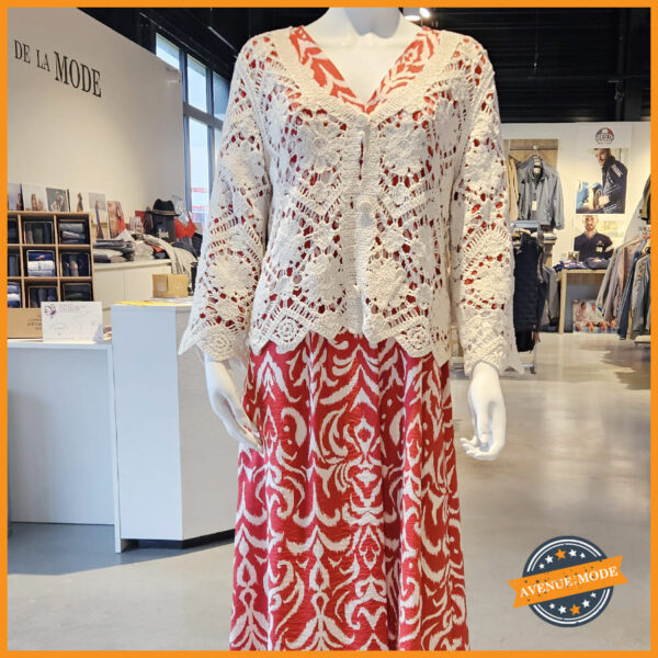 Robe longue et gilet en crochet chez Avenue de la mode à Rieux près de Redon