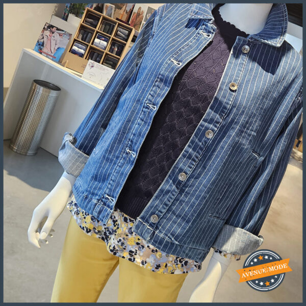 Veste en jean, pantalon et pull chez Avenue de la Mode Rieux près de Redon